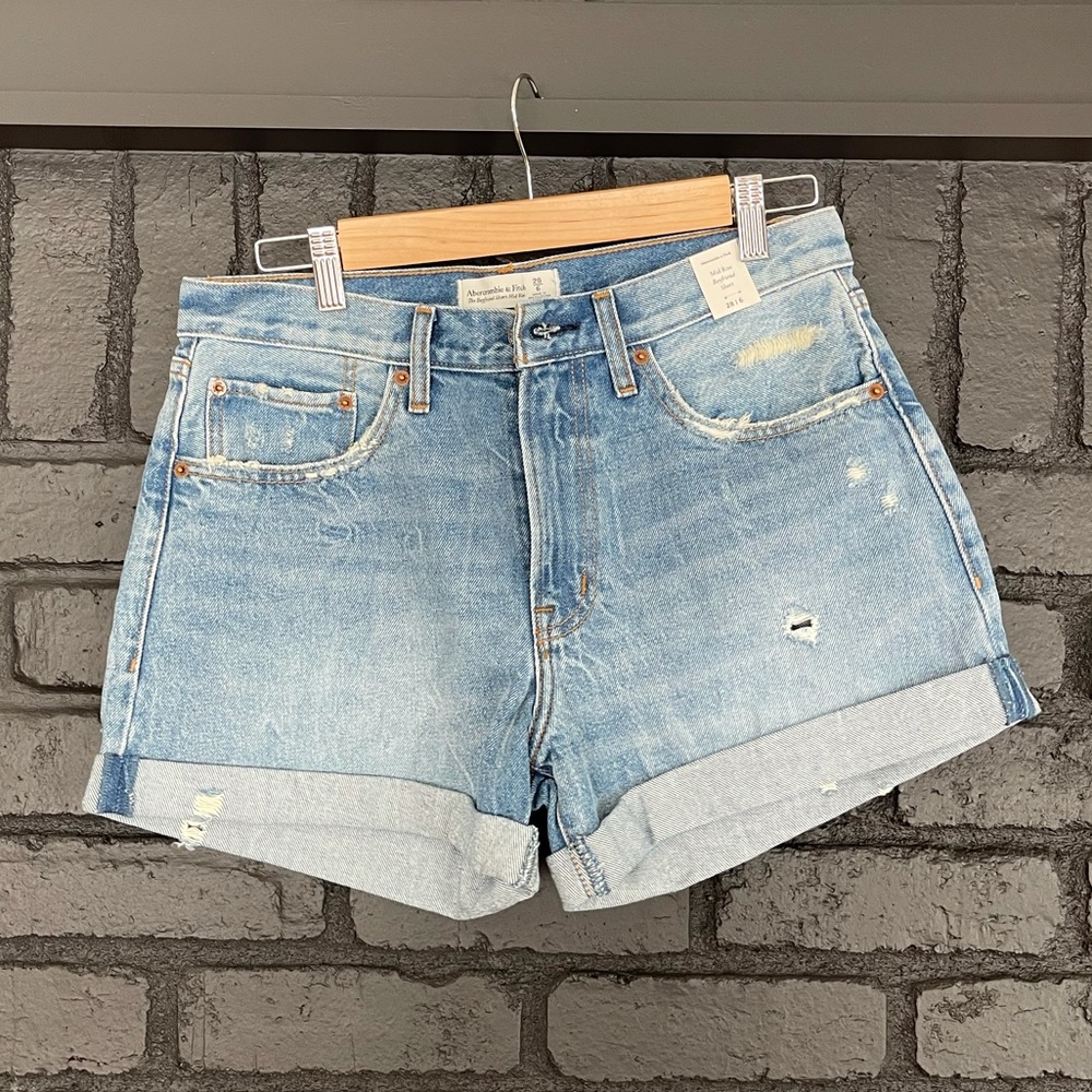 Abercrombie & Fitch Mid rise boyfriend shorts 28